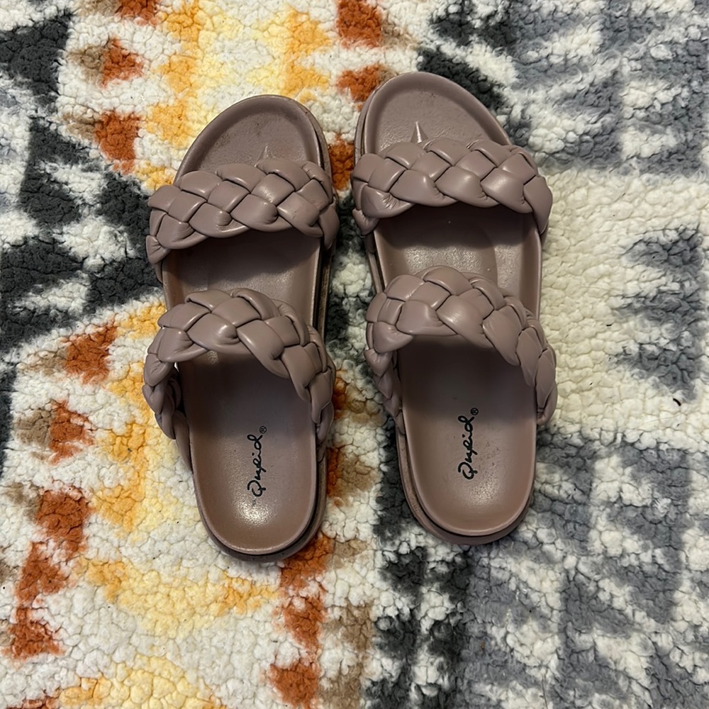 Women’s sandals